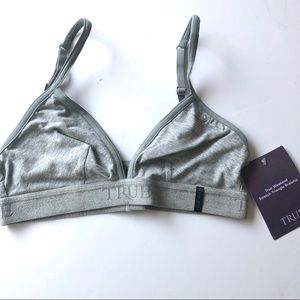 True weekend stretch triangle Bralette NWT